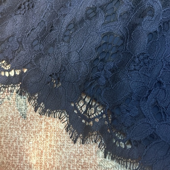 Taylor & Sage Deep Blue High Neck Sleeveless Twin Print Lace Top Sz L - Picture 6 of 7